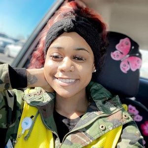 Meet your Posher, Malia